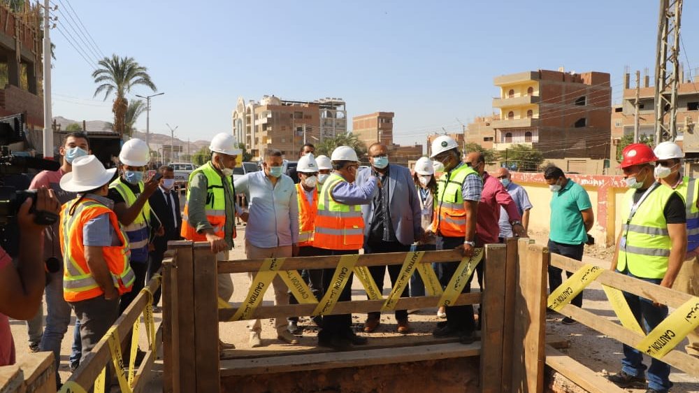 صورة مياه أسيوط والوكالة الأمريكية للتنمية الدولية يتابعان مشروع تجميع الصرف الصحي بدرنكة