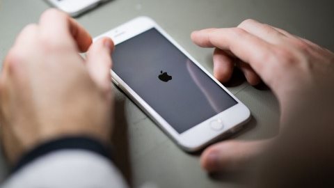 صورة من الكتابة والإموجيز.. أبل تصنع هواتف iPhone تكتشف معاناة مستخدميها من الاكتئاب