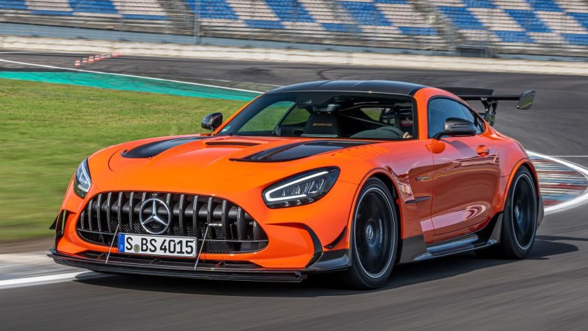 صورة رياضية تناسب حلبات السباق… مرسيدس تكشف ملامح AMG GT الجديدة