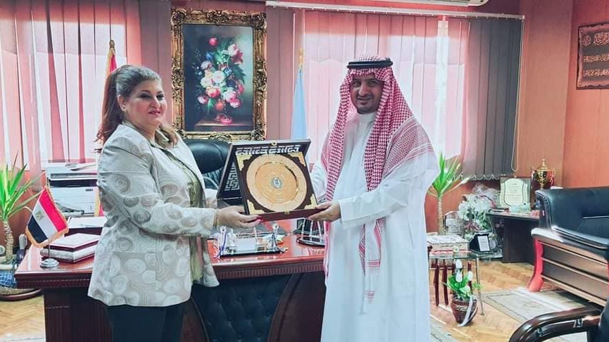 صورة خلال لقاء مع القنصل السعودي.. وكيل وزارة الشباب بالإسكندرية تشيد بعلاقات البلدين